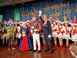 Bunte Kostüme, große Bühne, beste Stimmung